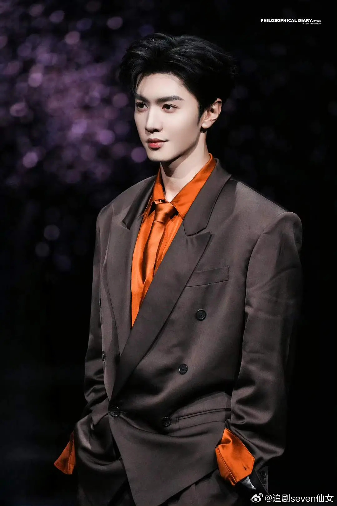 YSL 撞衫撞衫就得问品牌了啊，批发搞时装秀不提前说下。撞衫很正常，手长腿长气质