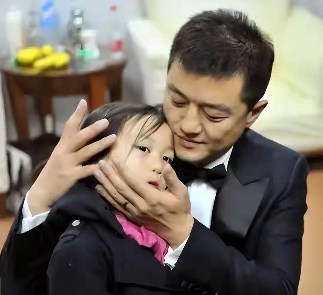 李亚鹏没白疼！李嫣早成他的骄傲，王菲可能都没想到
56岁的王菲大概没想到，他和李