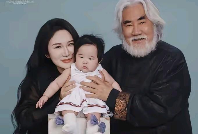 张纪中妻子杜星霖：已报警
11月2日，张纪中现任妻子杜星霖告诉记者，1岁女儿被网