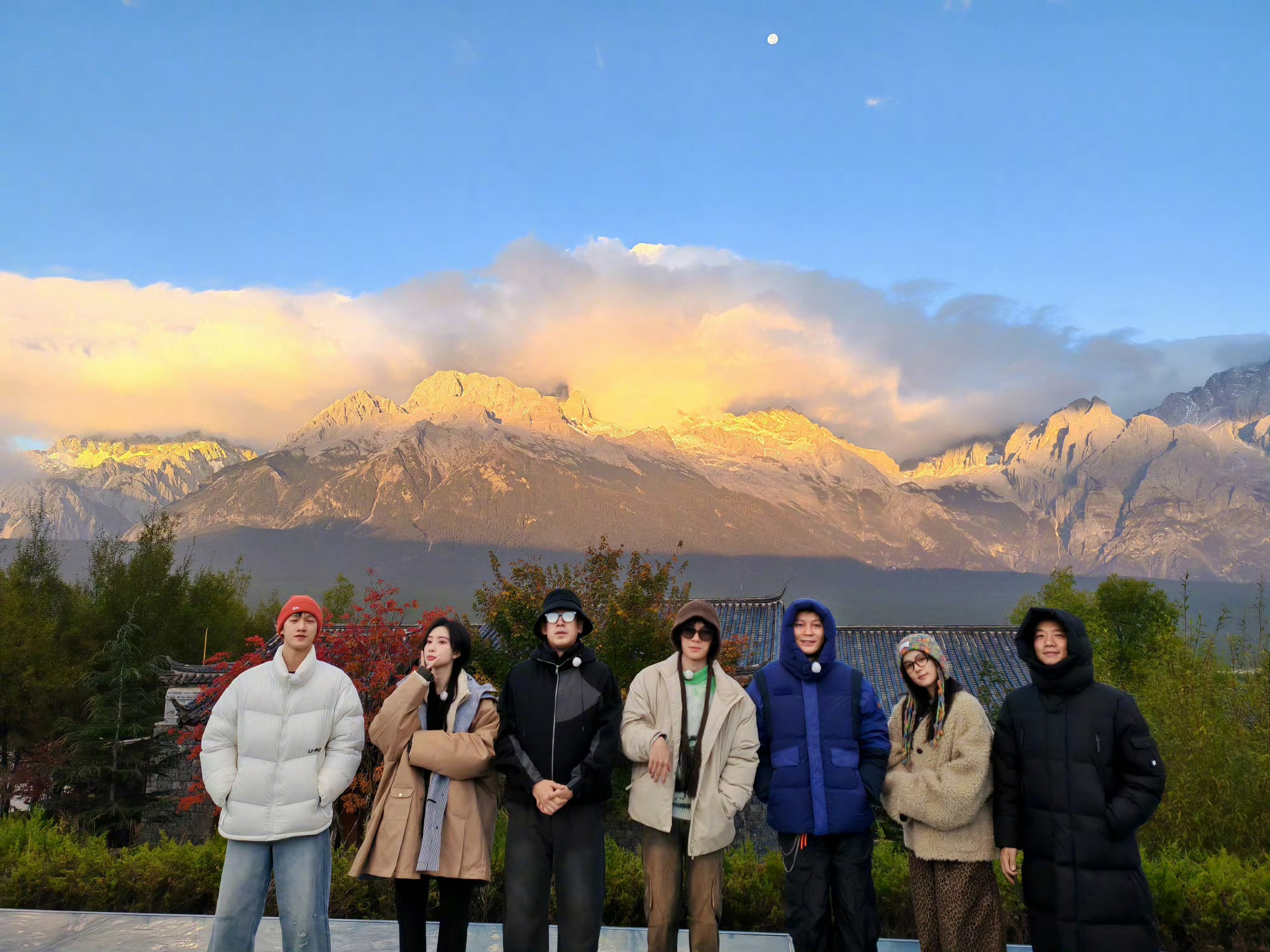日照金山见者好运，群像的魅力配上这美好的一幕瞬间泪目了谁懂！！！[悲伤][悲伤]
