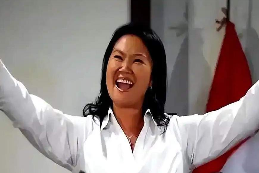 第一把火烧起来了，日裔政客藤森庆子以微弱优势当选秘鲁总统之后，该国法院立即向我中
