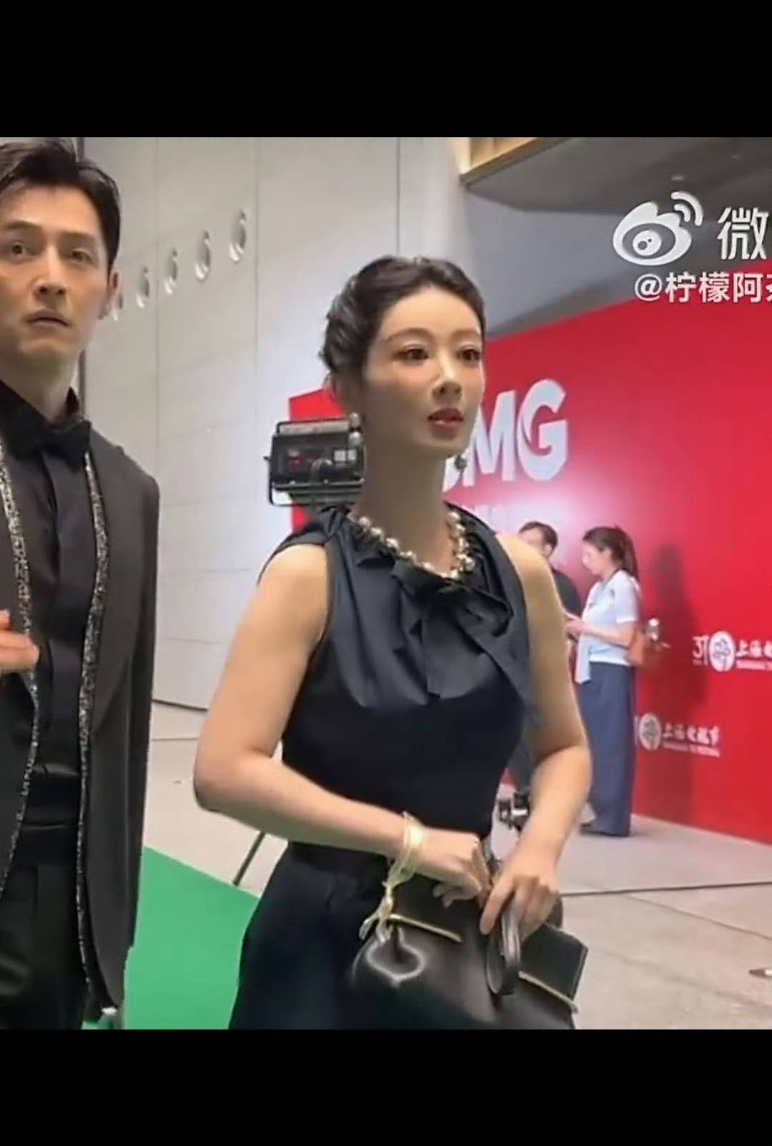 杨紫主动让C位 解解美！！ 
