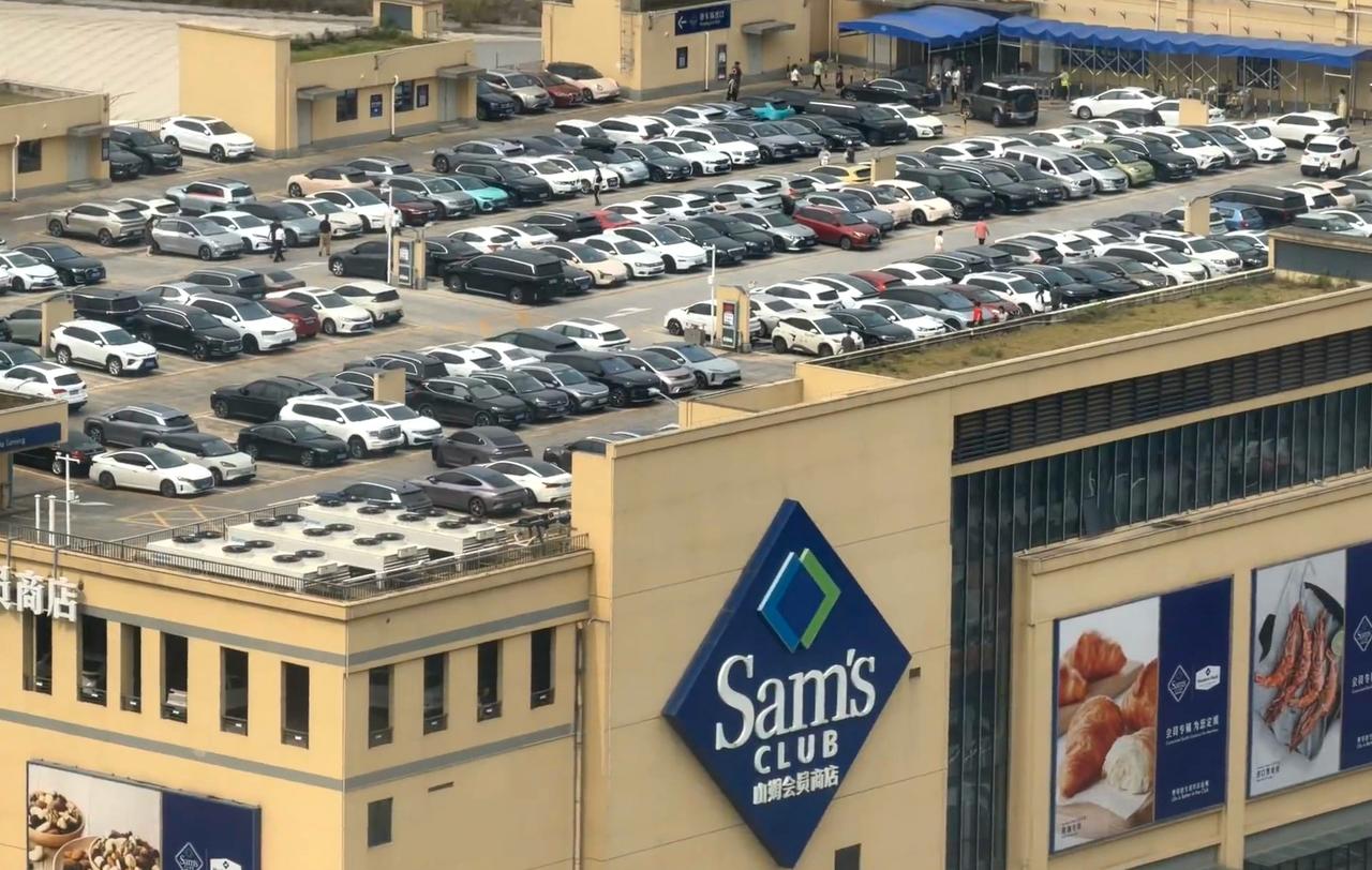 三月三的南宁山姆
被桂ABCDEFG攻占了吗，比春节人还多
全世界都在上班只有浪