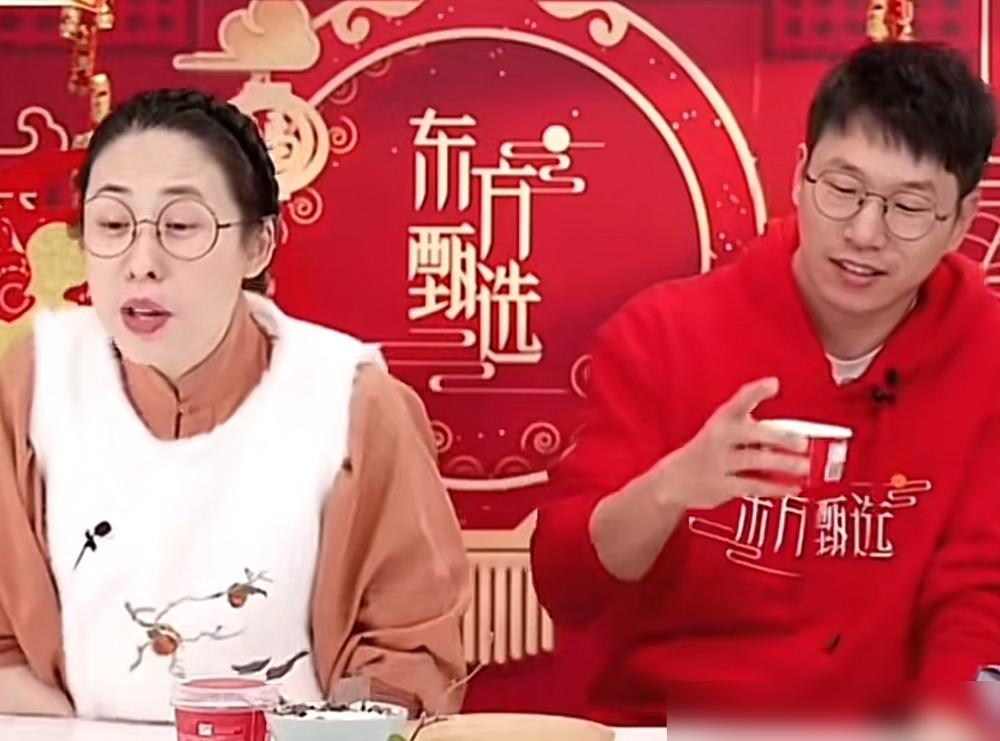 东方甄选初代团队散了，为什么明明和飞飞的情谊却硬得像铁？
 
想当初，明明对着镜