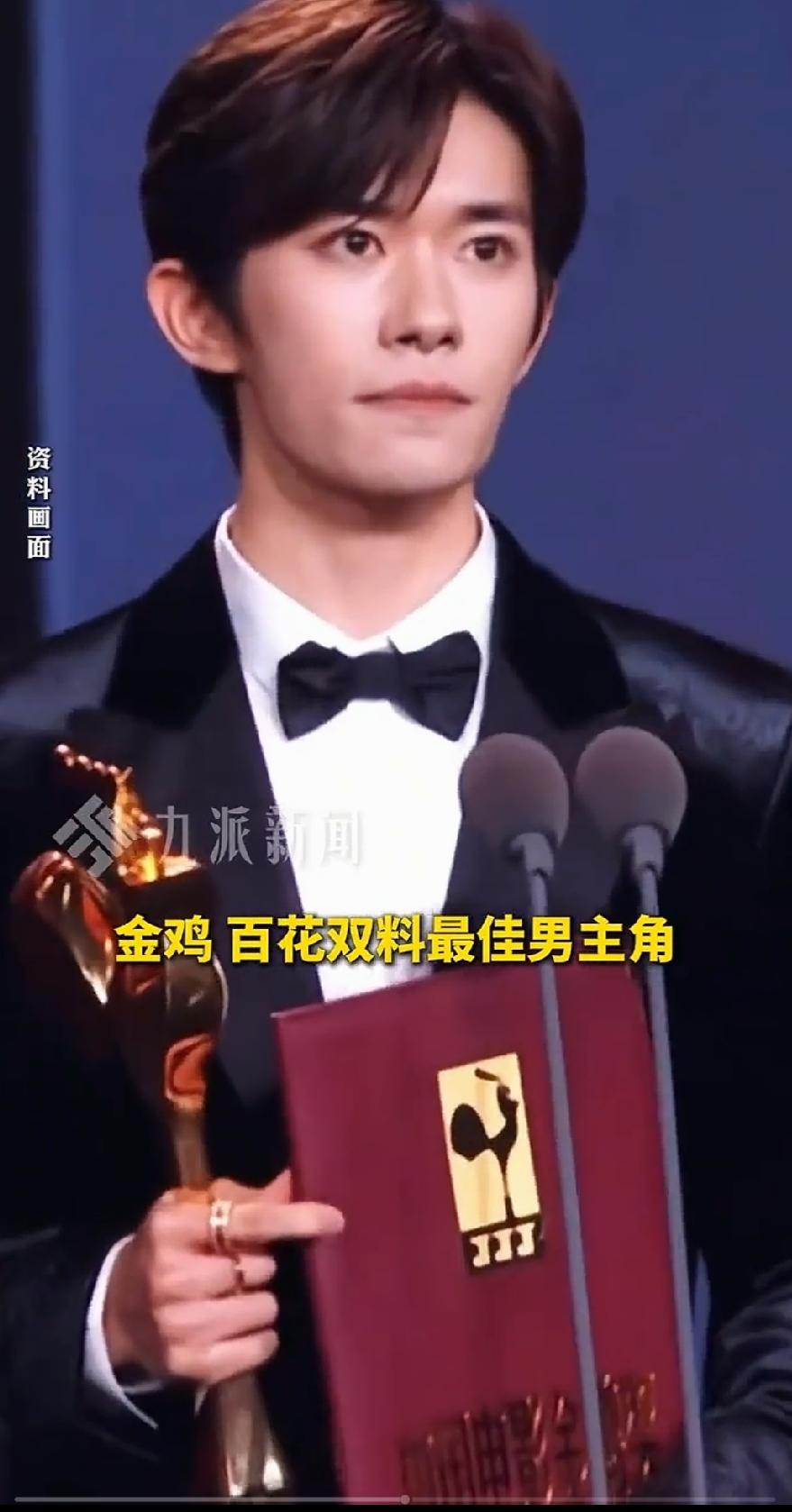26岁易烊千玺凭借《小小的我》获得百花奖最佳男主角，刷新了百花奖的历史，成为百花