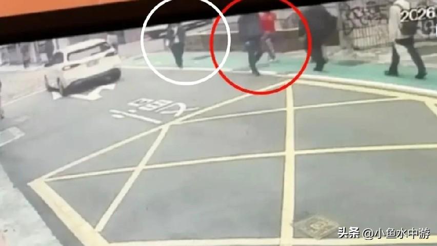 中国台湾台北市东区发生随机撞人事件。近期陆续有民众在仁爱路四段巷内行走时，控诉遭