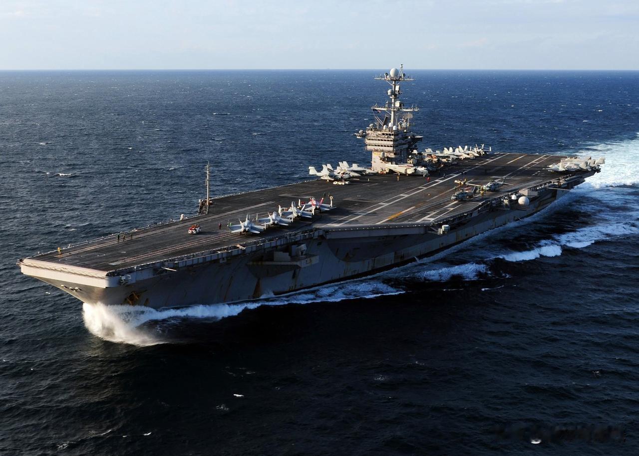 🇺🇸 “乔治·华盛顿”号航空母舰正在驶入，接替已在海上部署超过250天的“亚