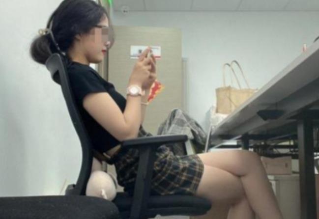 这哪是上班，分明是白嫖！
上海26岁姑娘，入职北京一家公司，月薪1万5，本想着好