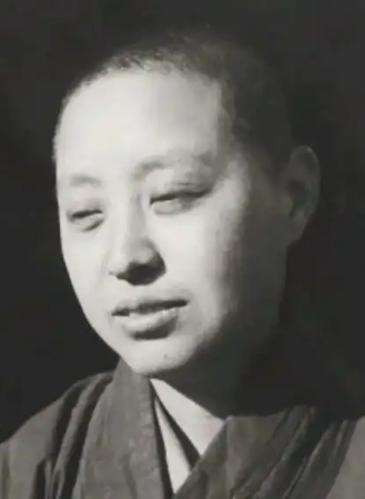 1937年，南京，日寇闯进了尼姑庵，但他们却没能继续前进，因为他们的目光被一团正