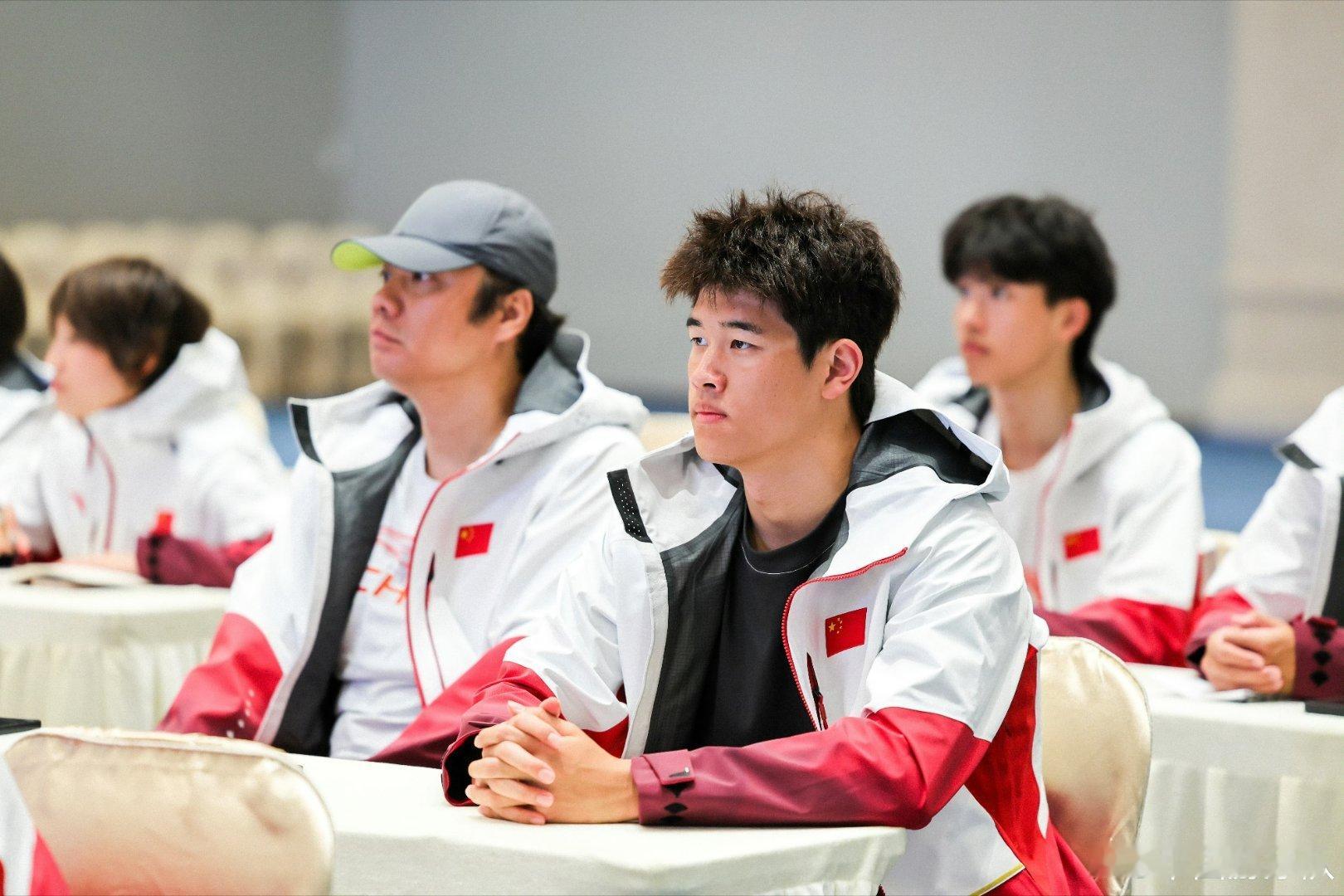 泳镜印是成长的痕迹 