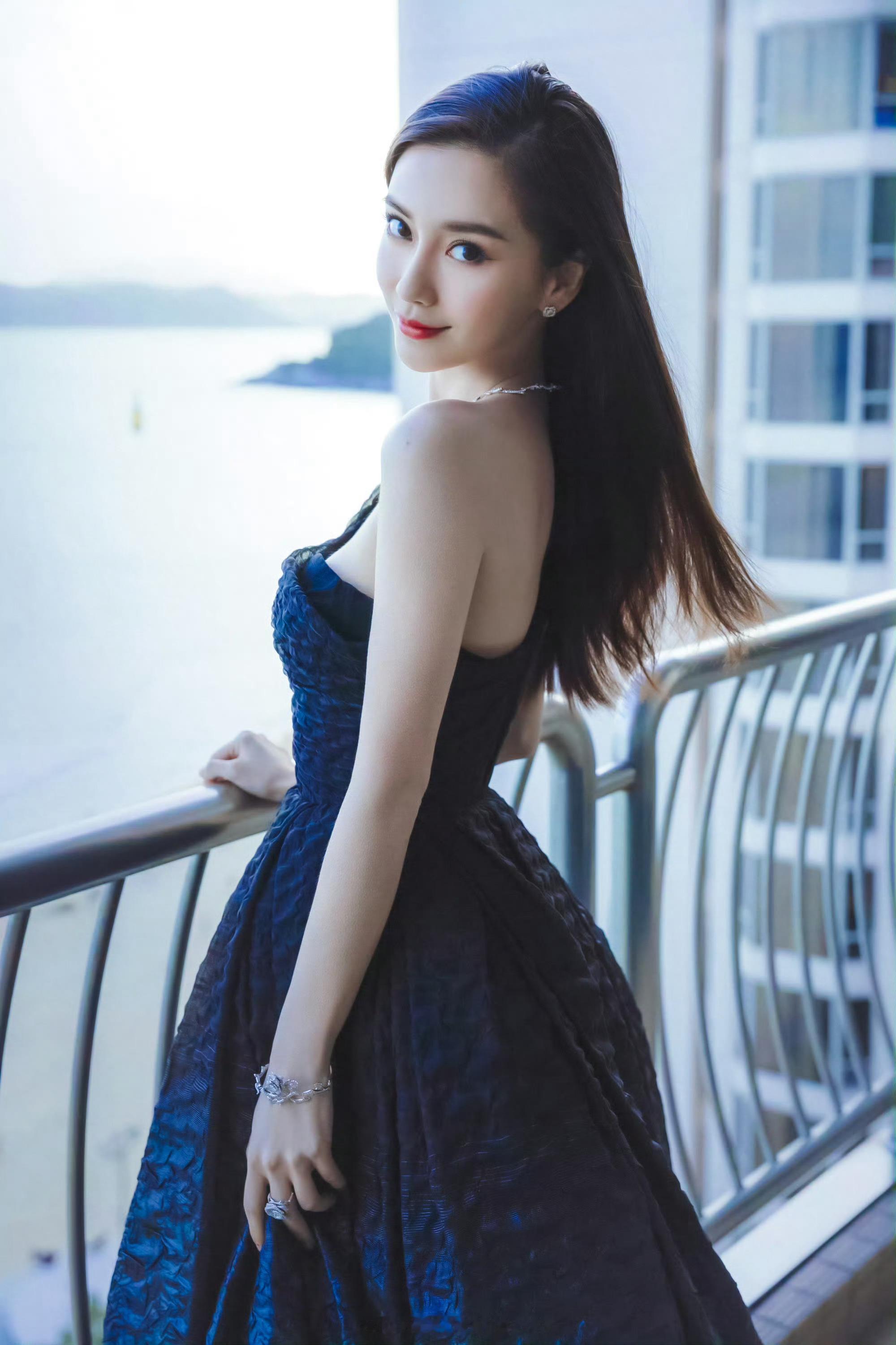 angelababy angelababy “你眼中的点点星光，是我将一生奔赴的