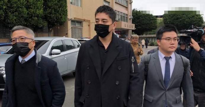 王大陆和女友不认罪据台媒报道，王大陆和女友坚决不认罪。真是一对癫公癫婆啊！ 