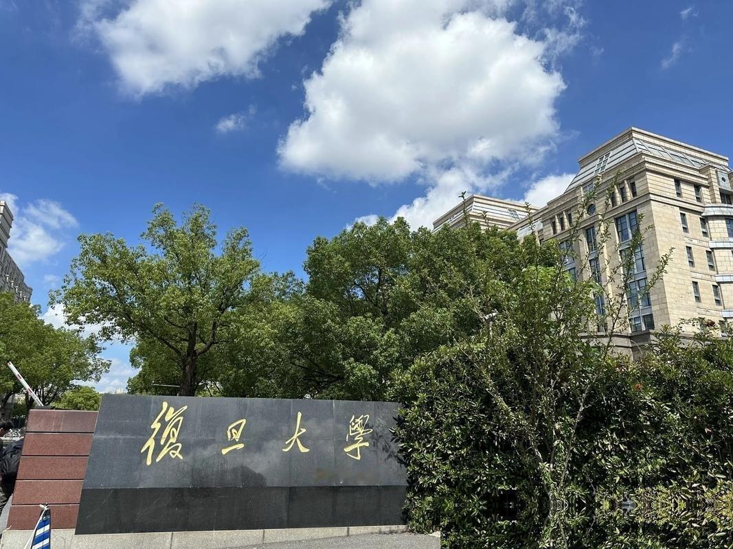 复旦大学的学生真的认可张维为教授吗？3月27日那场活动，为何会在传播中悄悄换了主