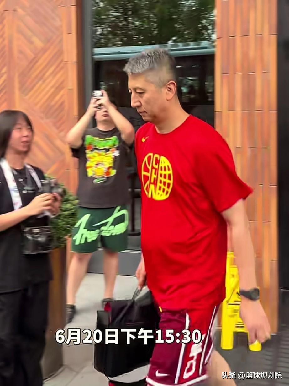 虽然澳大利亚确实没把这比赛当回事，但中国男篮要做自己！

郭士强率领众将士前往球