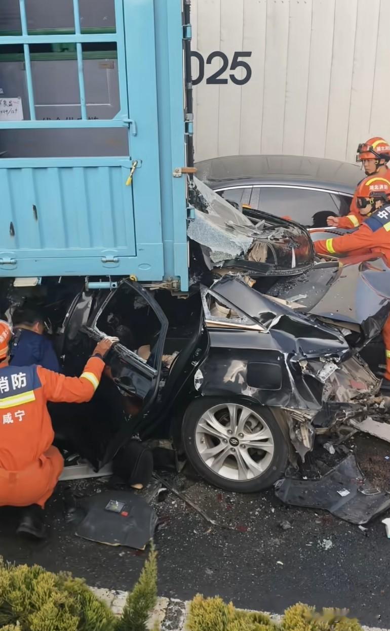 撒一地血！新手最好晚几天回去，那时没什么大货车了，各走各的车道，别乱串
都慢点开