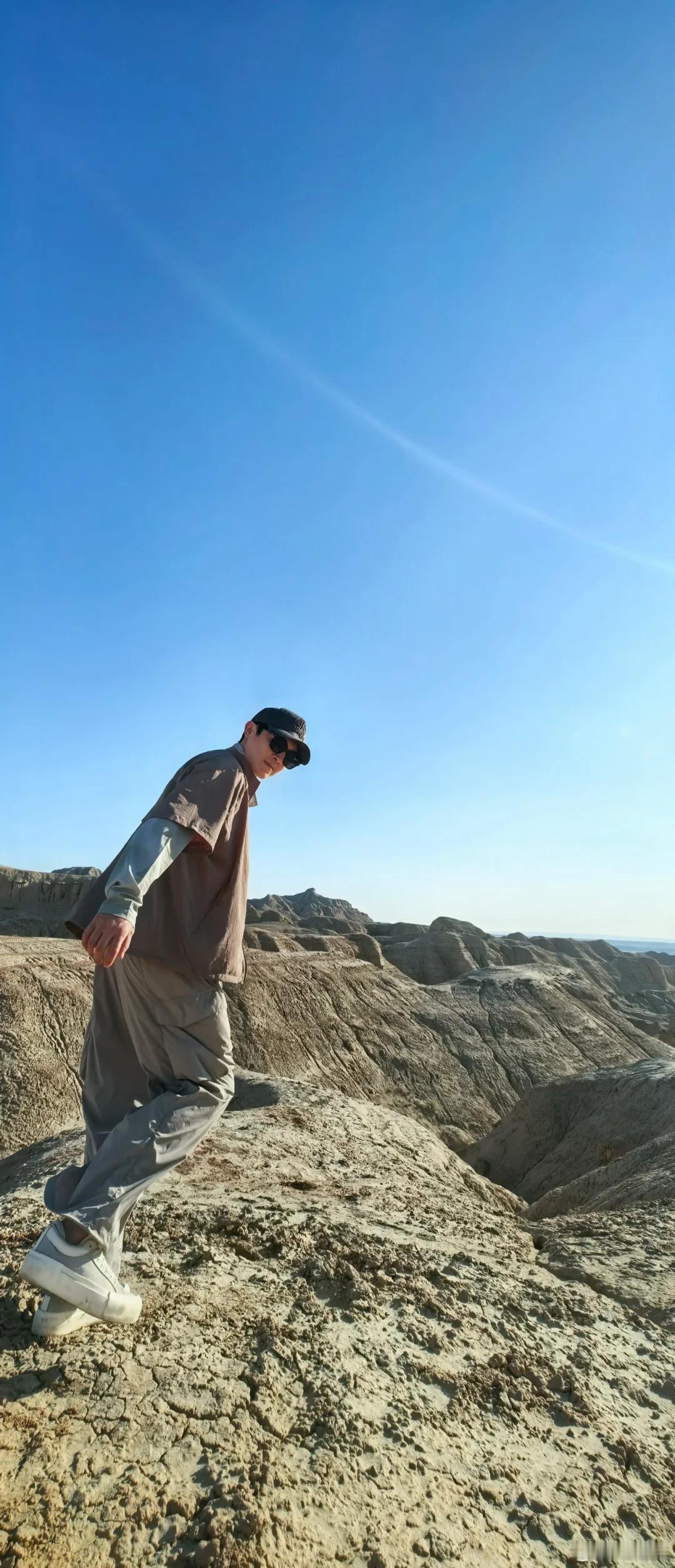 与杨旭文一起遇见夏天 时间会告诉我们，简单的喜欢最长远，平凡中的陪伴最心安​​​