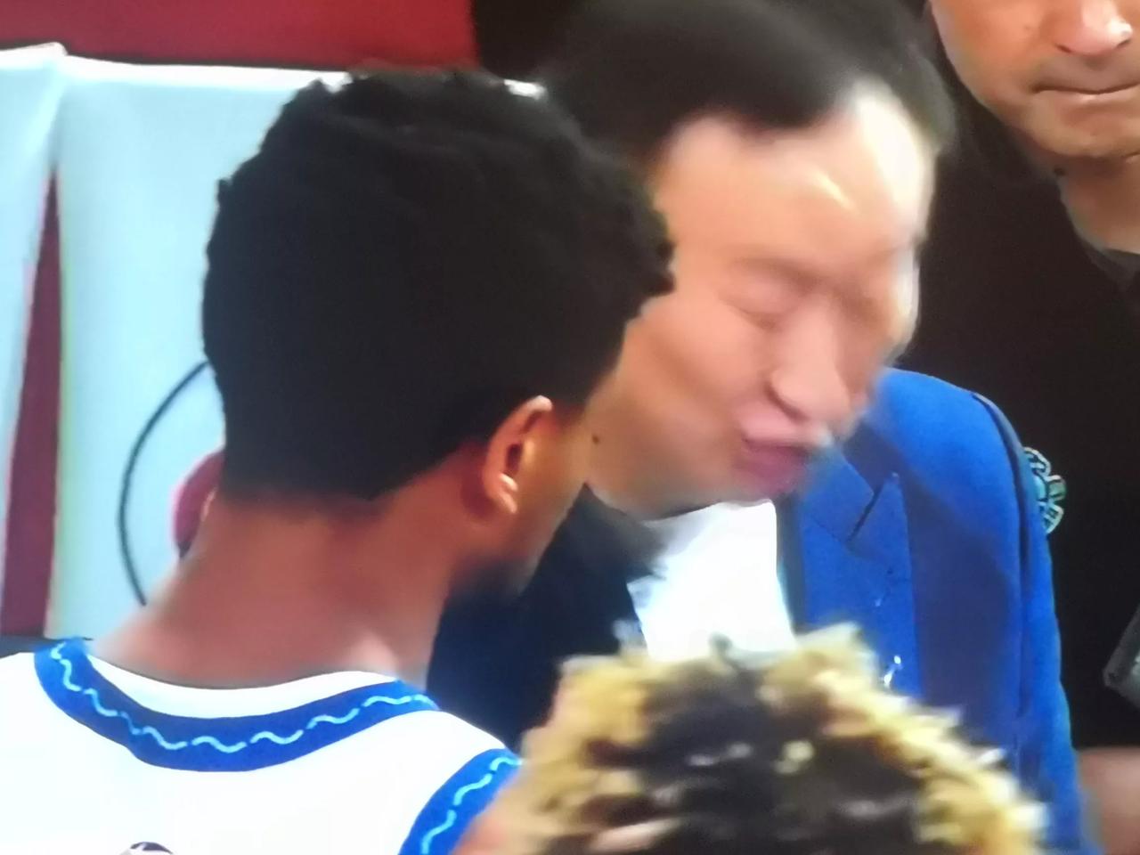 山西男篮和青岛队交手
是汾酒浓烈还是崂山啤酒醇厚
拭目以待

CBA常规赛第35