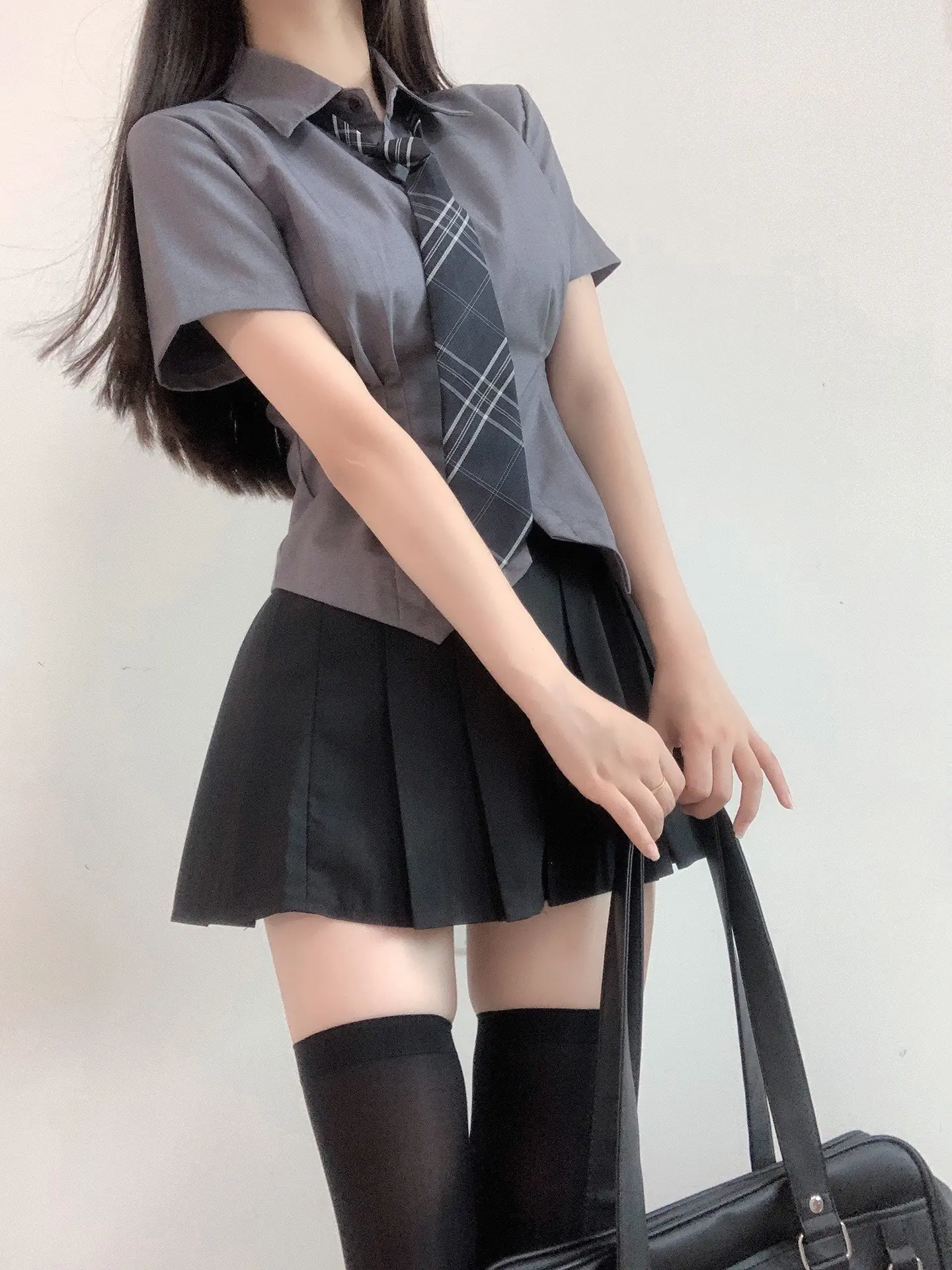 我发誓一个人不会再流不属于自己的眼泪了