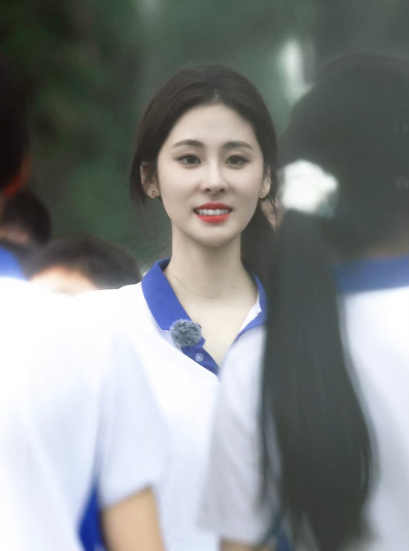 张碧晨走到哪泡到哪音你而来 张碧晨的行李箱简直是移动养生馆。刘雨昕拎出折叠浴桶的