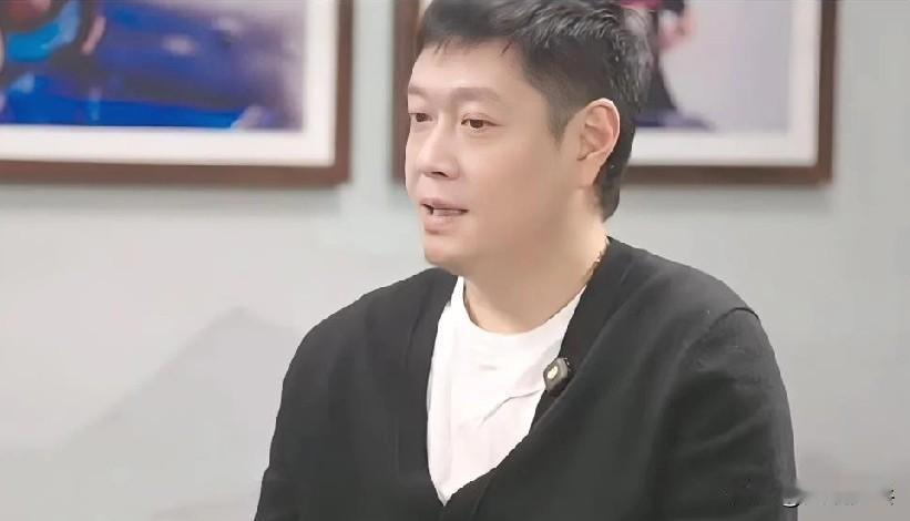 《贻起聊聊》
问：除了您vlog里发过的内容之外，亚锦赛期间还有没有哪些趣事可以