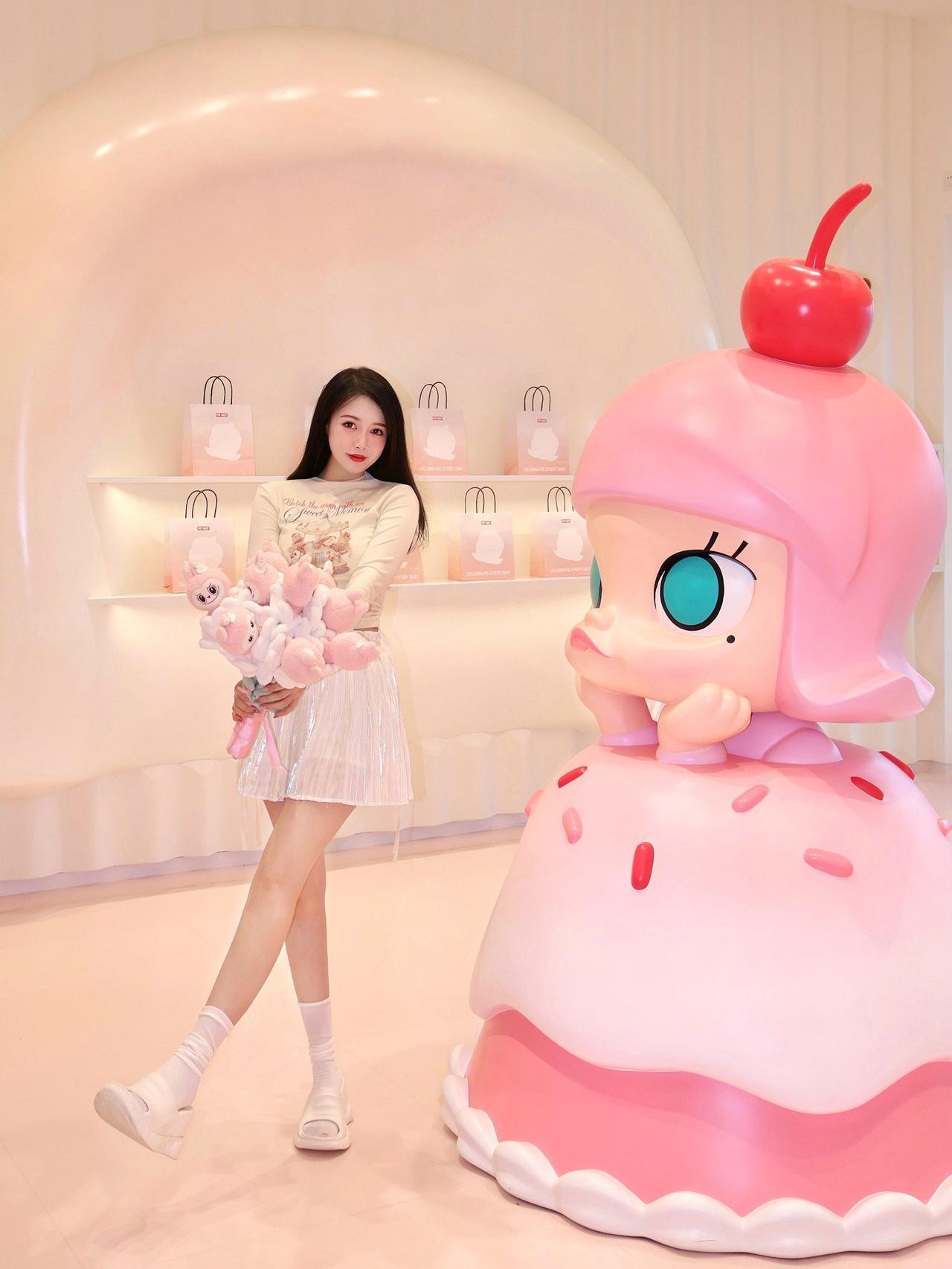 除了Magic8保时捷与Air，荣耀还将带来与泡泡玛特合作的联名荣耀500，Mo