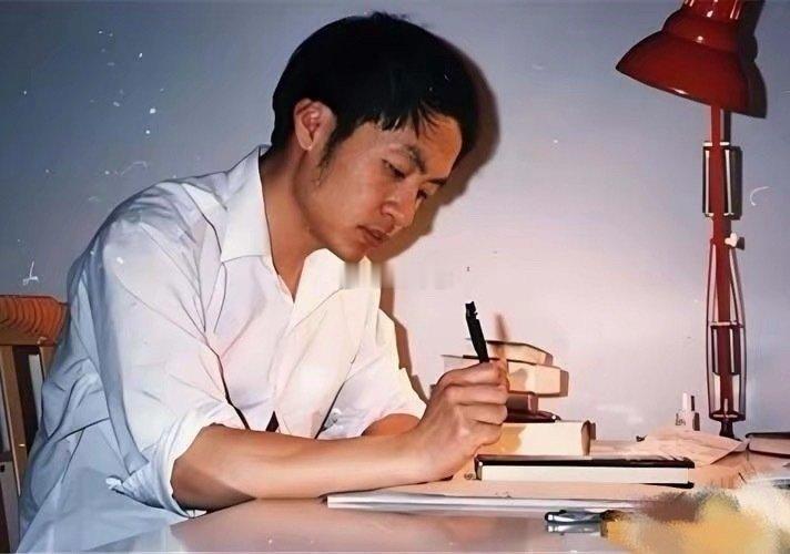 93年顾城杀妻后自尽，留下他极厌恶的儿子，如今活成他所愿的样子 ​​​