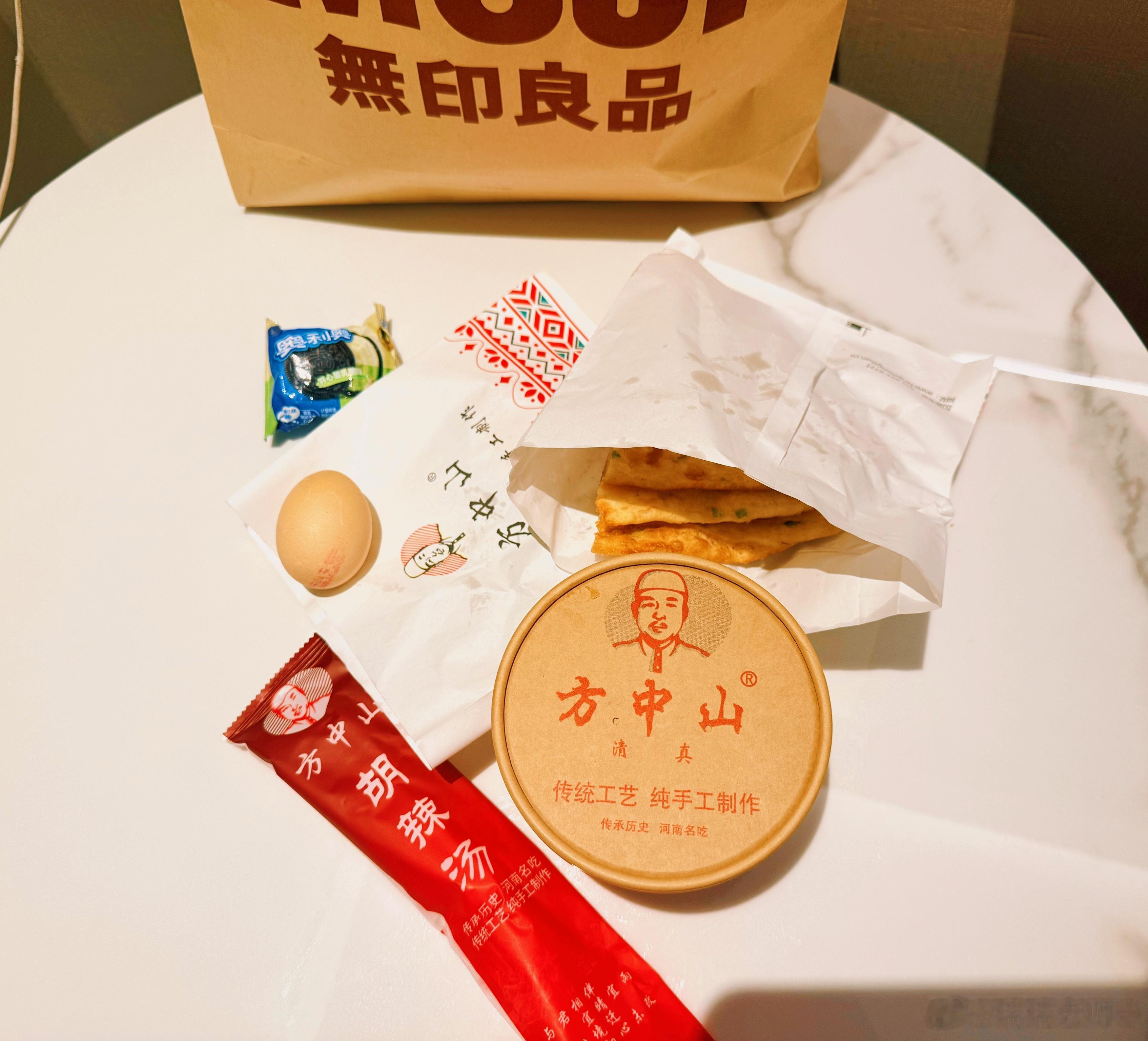 来郑州终于喝到了方中山，不喝也不行啊哈哈哈哈，就馋这一口！！ 