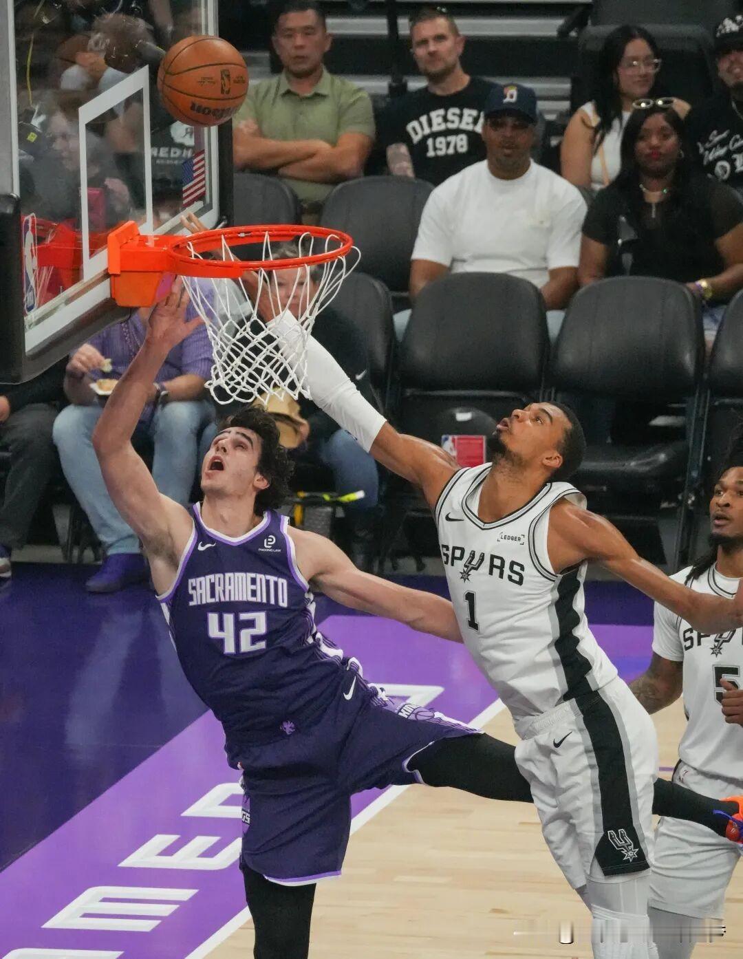 nba文班亚马，历史第一人！北京时间2026年4月20日，NBA“年度最佳防守球