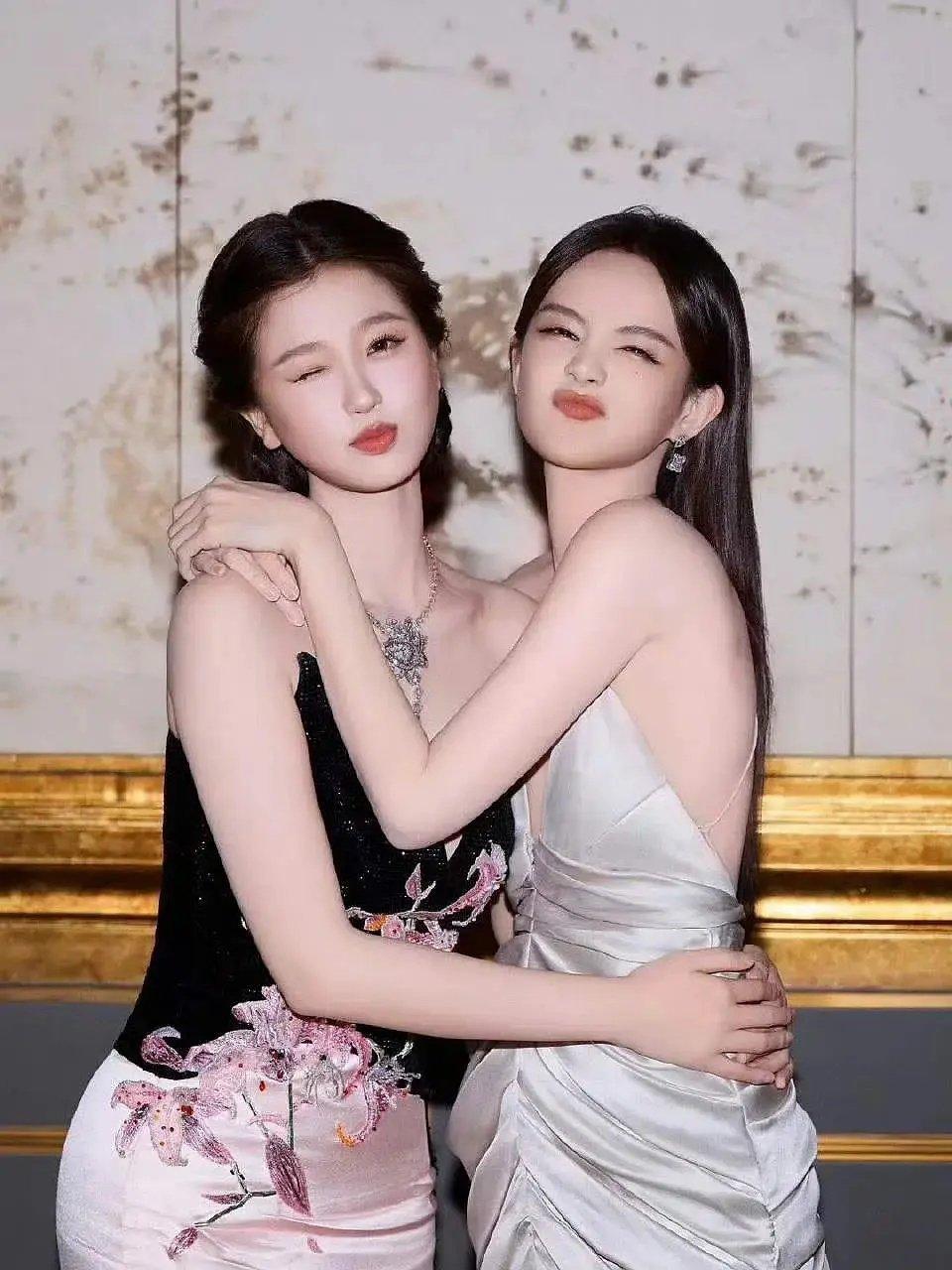 我去这是p好的图吗？我都认不出来虞书欣和 李一桐了 ​​​