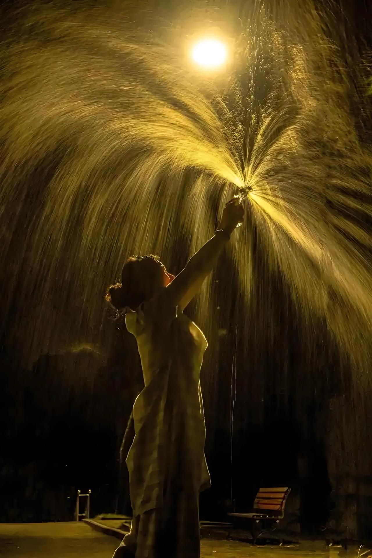 “光影”为啥能“迷人”？

         “光影”之所以迷人，是一个融合了生