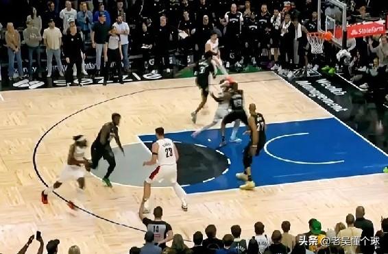 开拓者制胜一球，不是他们的战术有多巧妙，而是森林狼防得太烂了。

格兰特一击致命