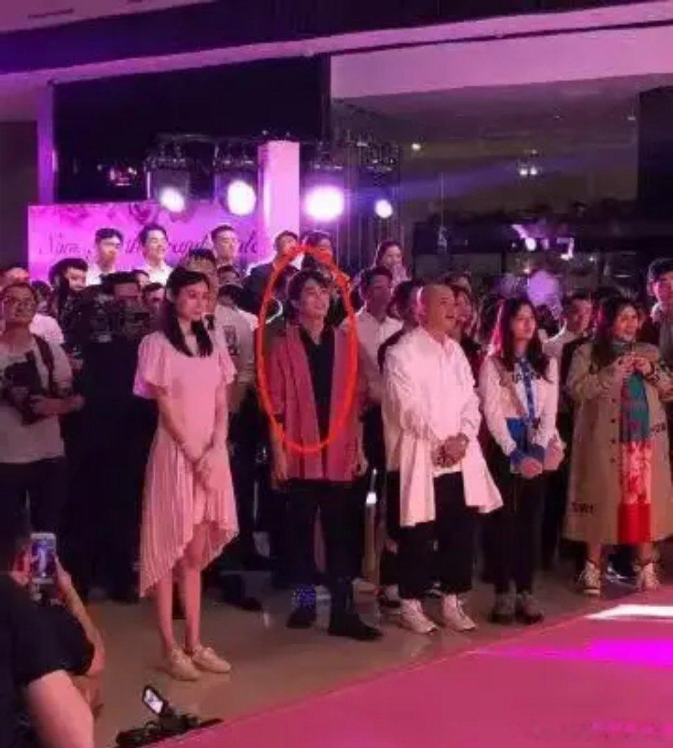 奚梦瑶每个重大时刻陈学冬都在场奚梦瑶陈学冬认识十多年了从不捆绑炒作博热度，私下自