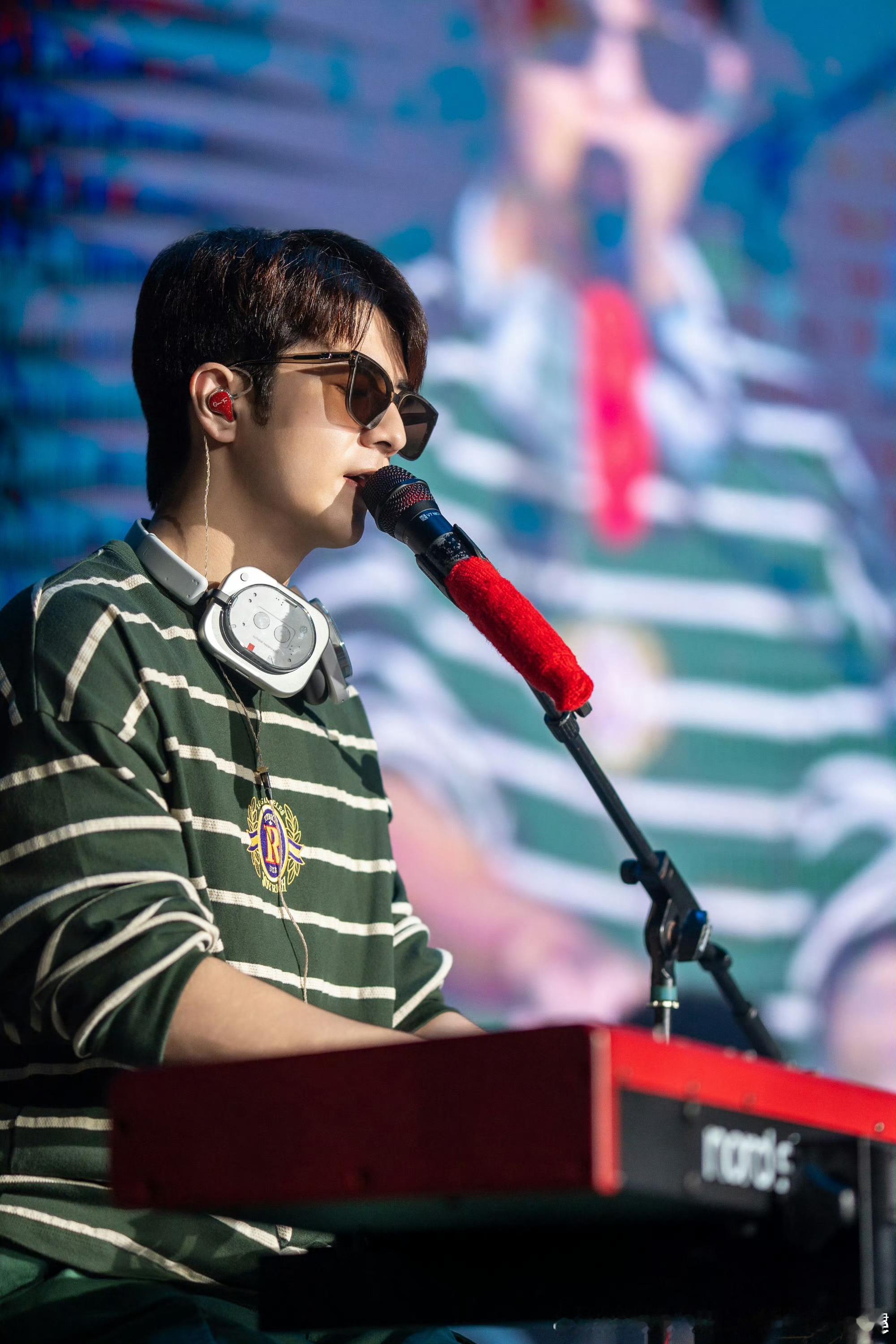 期待新歌～期待演唱会期待你亲自拍摄的MV