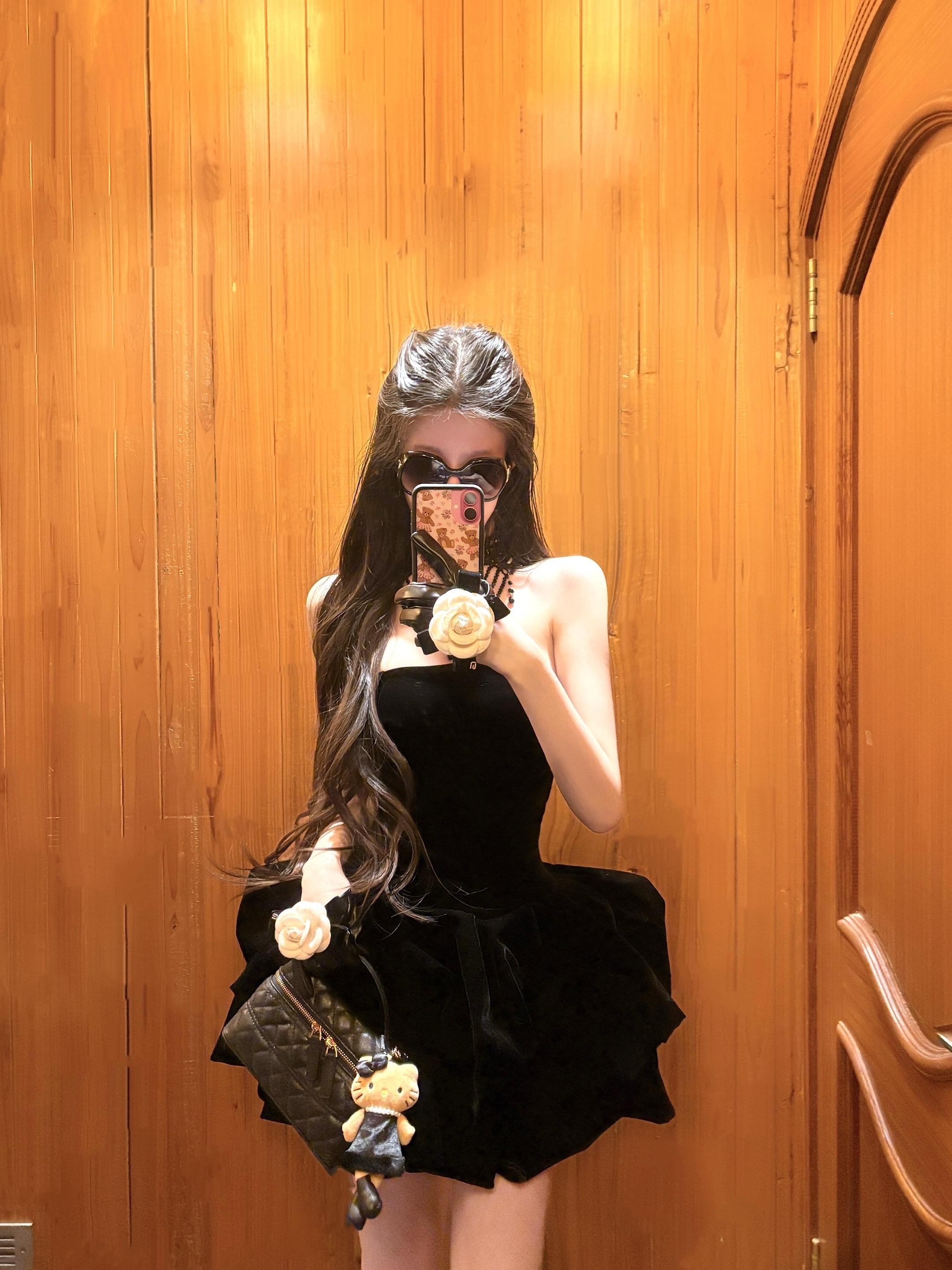 今日份千金感小黑裙🖤。