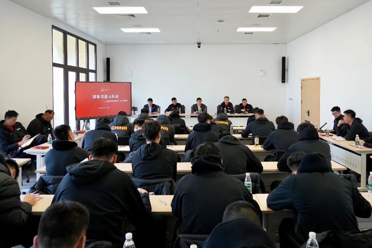 “队员们一致认识到，球队在亚洲杯后出现轻敌情绪，面对困难时缺乏应对韧性与集体担当