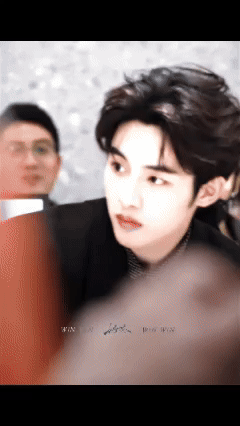 董思成吐槽尹子维脾气大董思成为了省钱点儿童套餐 耳机里吴彦祖使坏，尹子维背锅。董