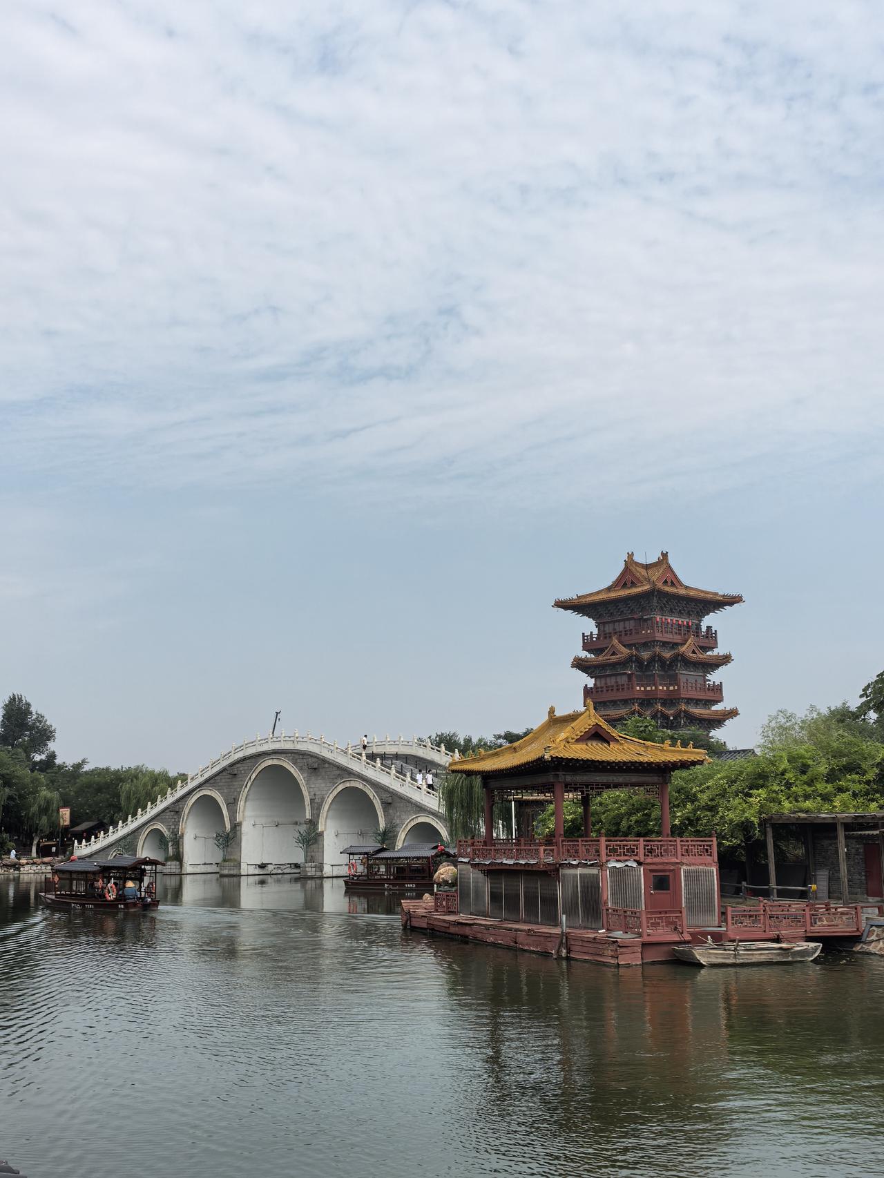 我老公真是想得开啊！他昨晚在客厅睡了一晚，开了一晚的空调，顺带看了一晚的球赛。