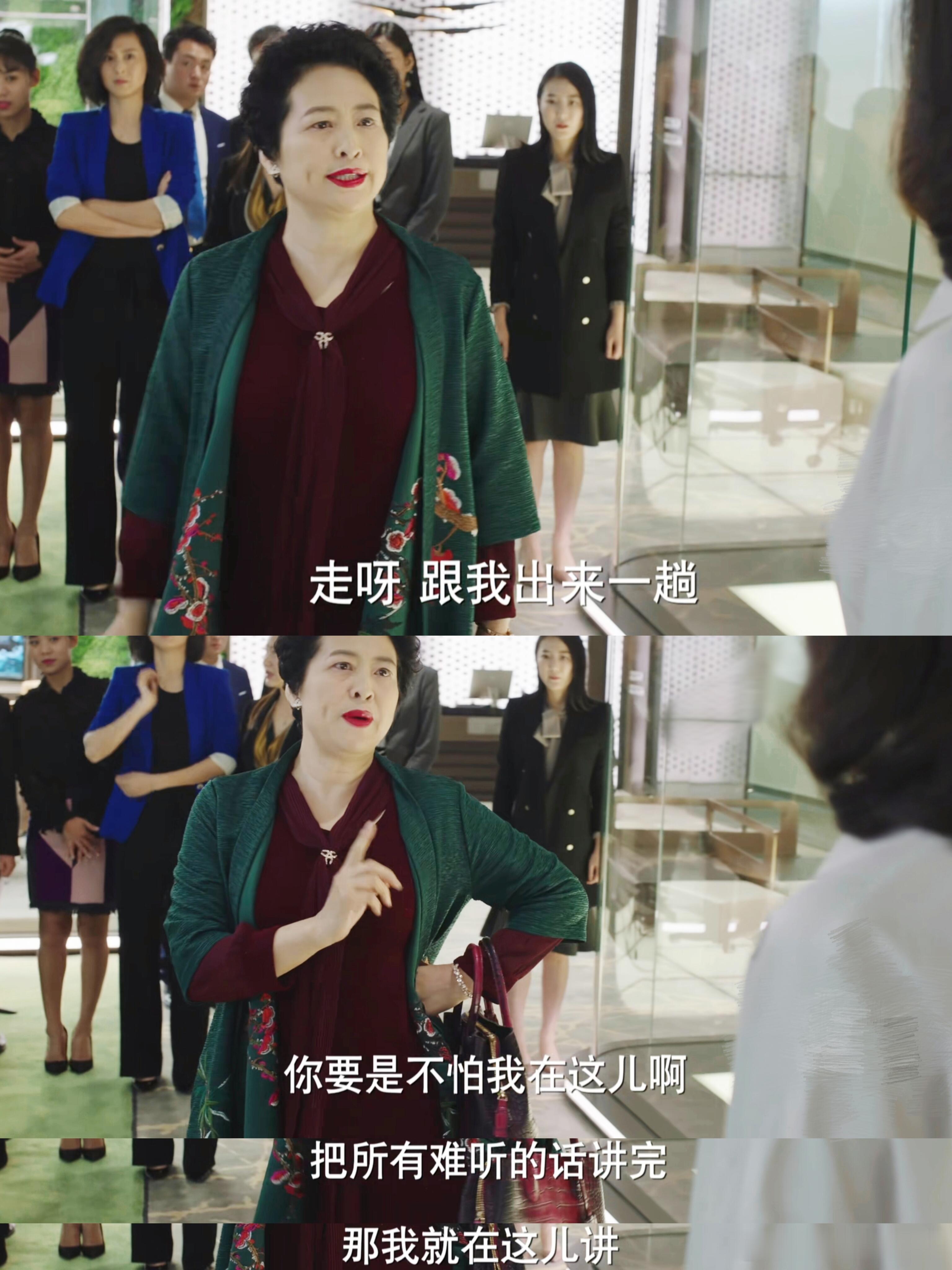 薛甄珠为什么又翻红了 对比剧中其他人物，薛甄珠活得十分直白，爱就掏心掏肺，女儿被
