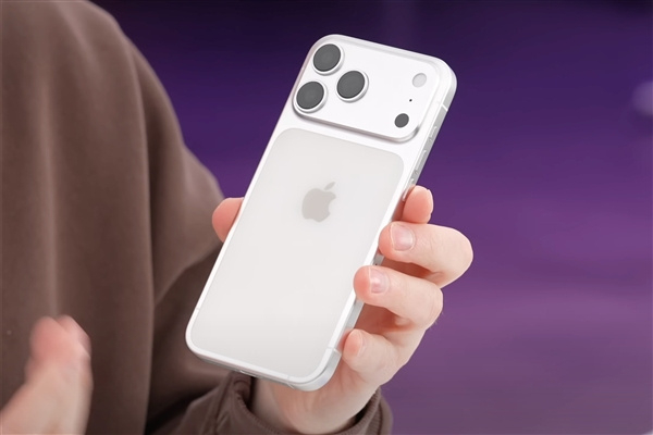 彭博社古尔曼预测，苹果最有可能会在9月份第2周举行iPhone 17系列发布会 