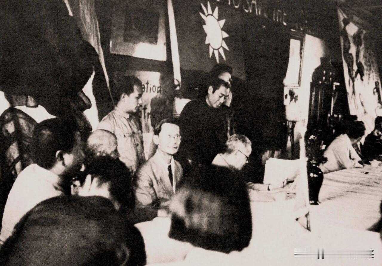 【周总理历史上的今天——5月25日】
1938年5月25日下午，以周恩来为代表的