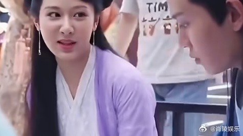 杨紫给小学同学签的全是杨旎奥杨紫拍戏期间和任国超聊过本名被杨紫和任国超唠本名可爱