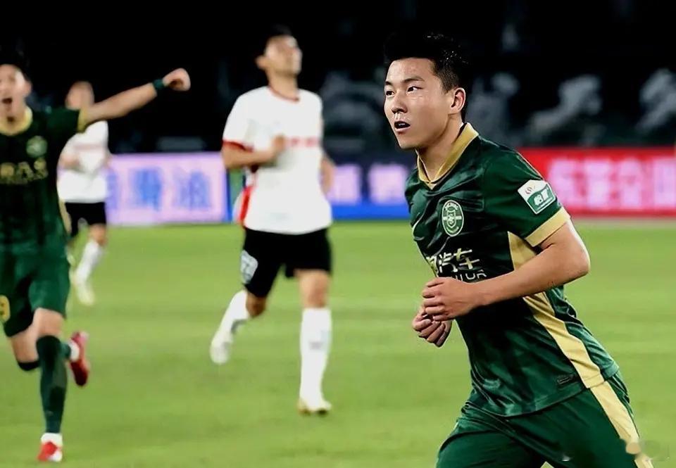 尽管陶强龙梅开二度，但浙江队主场遭遇绝平，以2比2的比分战平河南队，连续3场无法