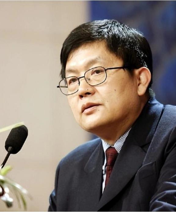 中国政府呼吁谨慎前往日本，然而复旦大学的冯玮却在此时，高调推荐中国学生去日本，并