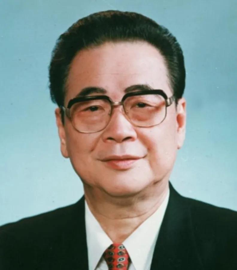 1992年7月，邓颖超因病离世，谁知，邓颖超去世前一日说出的是“李鹏”二字，这背