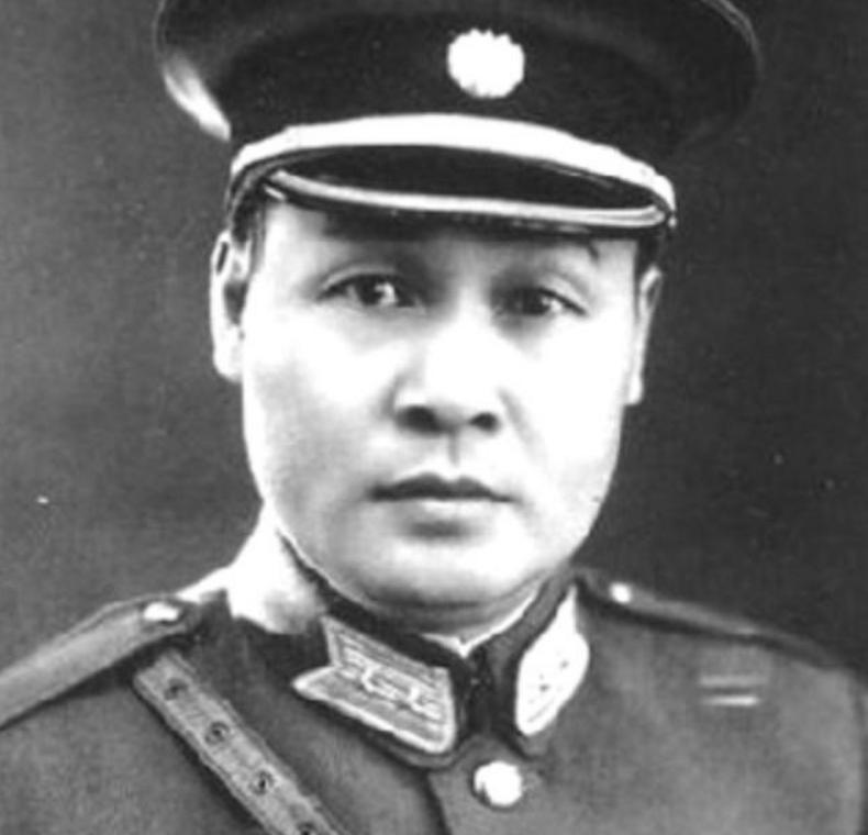 1949年，杀害我党300多人的国军中将杨虎登上天安门，参加了开国大典，谁知10