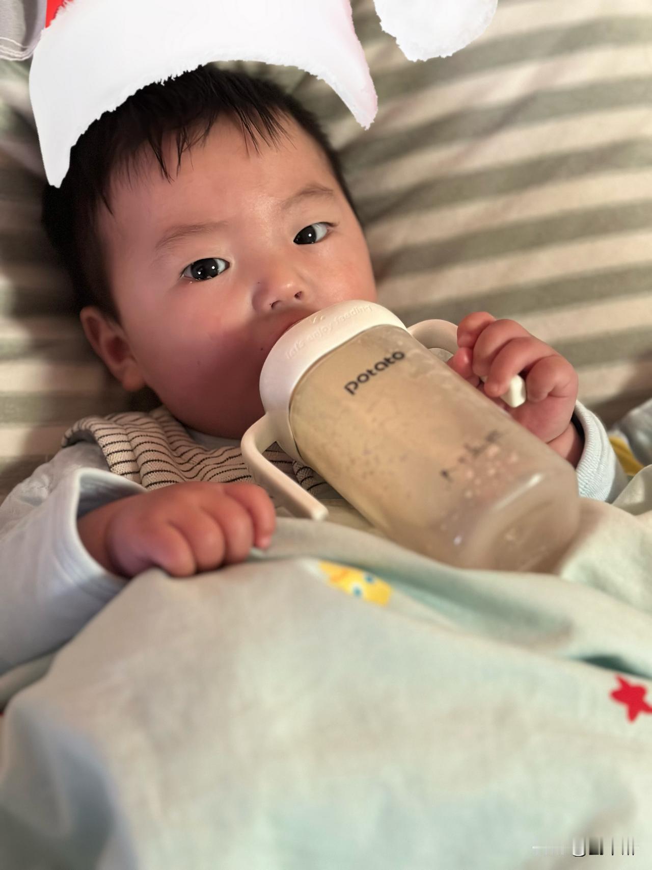 你家孩子几个月大开始学说话？
我家二宝出生后，
为家庭增添了无尽的欢乐与温馨。