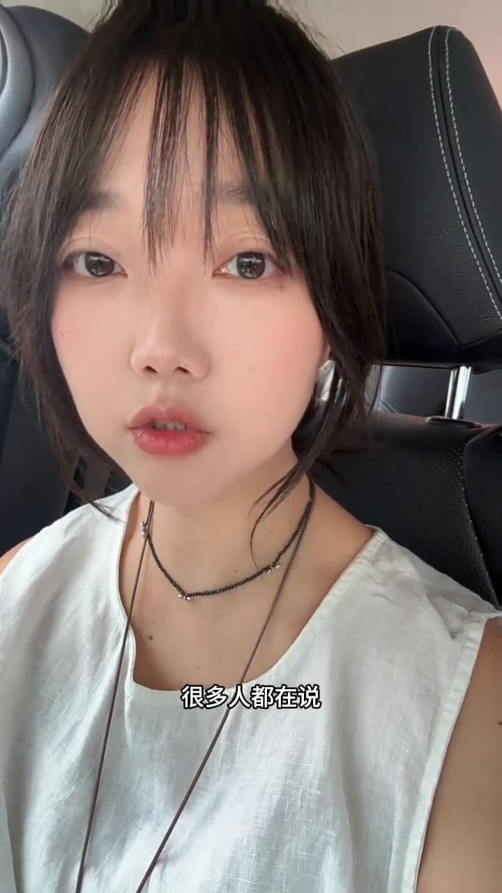 朋友们，卖车补了，先把车开到4S店，等下看能评估多少。很多人都在说这一会怎么样，