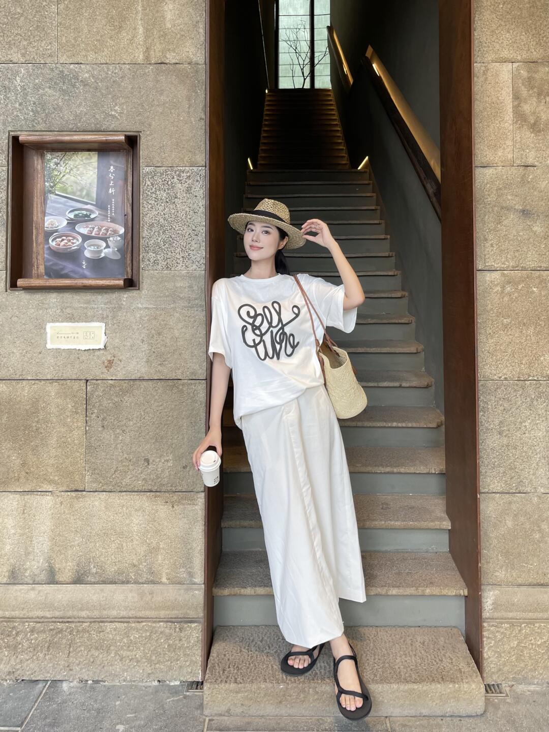 all white随性舒服过假期🤍