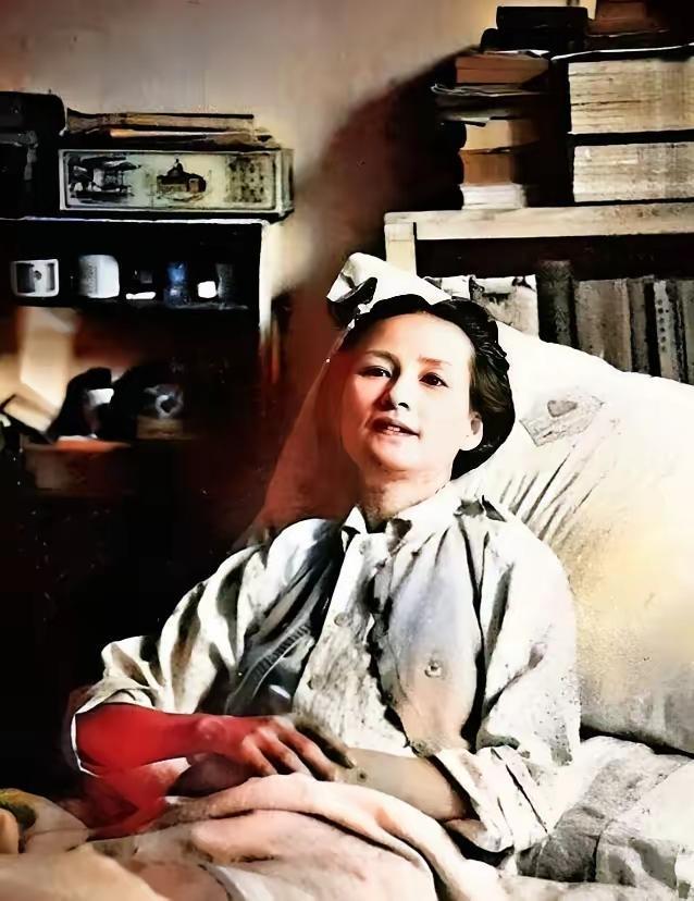 一天，林徽因写信给美国的好友费慰梅：手头宽裕的话，能不能借我一点钱，最近实在是揭