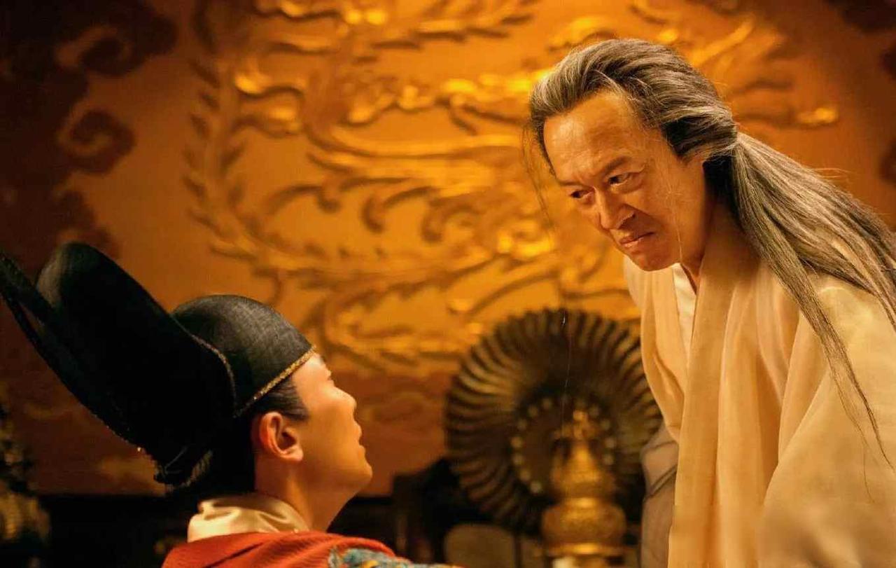 魏忠贤，明朝末年最具争议的人物之一，他的权力与暴政几乎让整个朝廷为之颤抖。
明朝